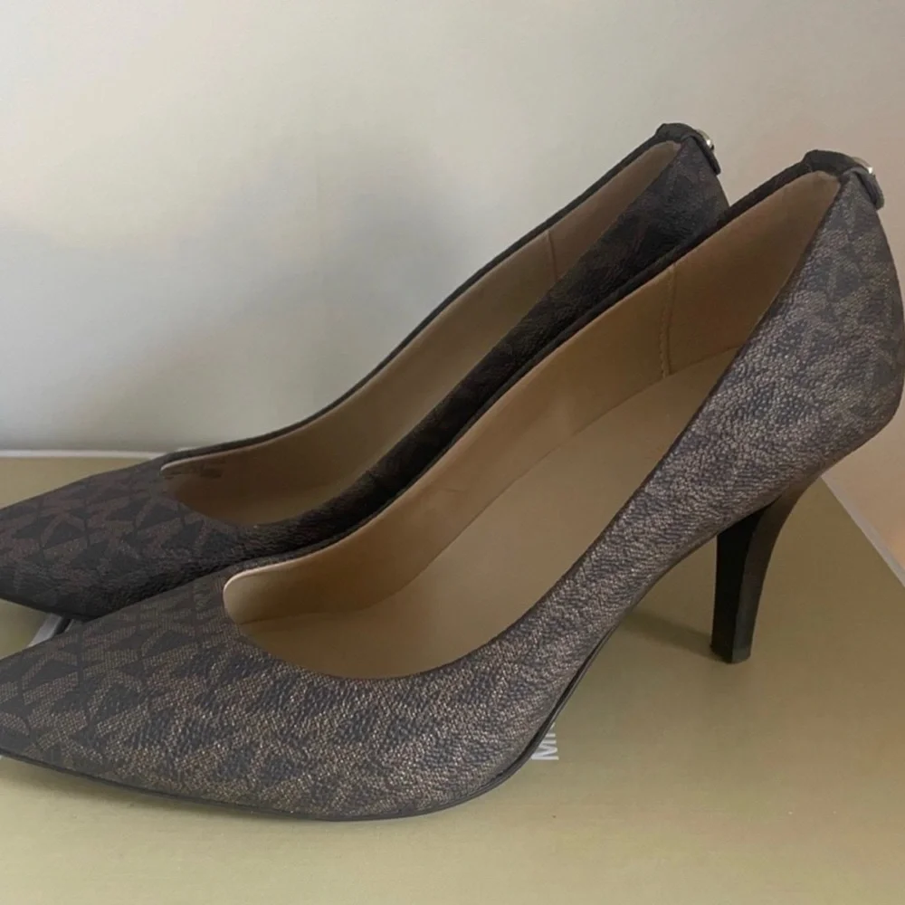 Michael Kors monogram heels - Picture 1 of 5